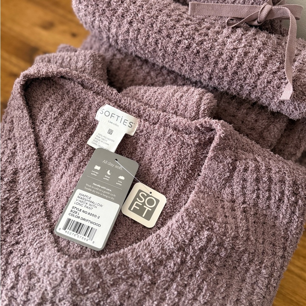 Softies Women's V-Neck With Pants Set